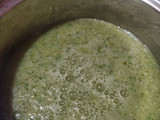 Tortitas de queso panela en salsa verde