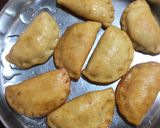 A picture of step 6 of Halwa Stuffed Gujia.