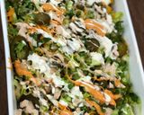 صورة لخطوة 3 من وصفة سلطة الخضار بصوص الرانش🥗