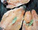 Foto del paso 1 de la receta: Trucha a la parrilla. Ensalada de mejillones mix hojas verde