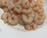 Foto del paso 3 de la receta: Ensaladilla de surimi con gambas