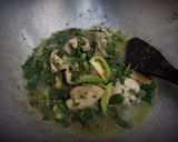 Foto langkah ke 5 dari resep Ayam Masak Hijau Kemangi.