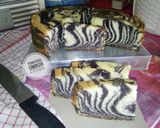 Foto langkah ke 10 dari resep Zebra Cake.