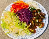 Hình bước làm 2 của món Grilled chicken breast salad (salad ức gà nướng)