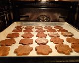 Foto del passaggio 4 della ricetta Biscotti con noci e cioccolato