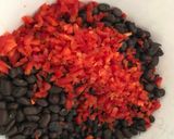 Foto del paso 1 de la receta: Ensalada de porotos, choclo y pimientos