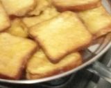 A picture of step 3 of Fried eggbread.