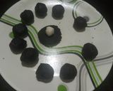 A picture of step 6 of Oreo Choco lollipops.