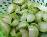 Hình bước làm 1 của món Mướp xào tôm