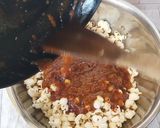 Foto langkah ke 4 dari resep Popcorn Caramel Ala Cinema 21 yang Mudah dan Enak.