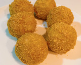 Foto del paso 5 de la receta: Bolitas de arroz frito rellenas de bonito y mayonesa de soja