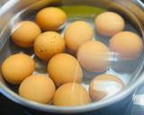 Foto del paso 1 de la receta Huevos rellenos con mahonesa de gamba roja 🦐 🪺 🎄
