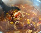 Foto langkah ke 5 dari resep Chili Con Carne (sup tomat dengan isian daging giling dan cabai).