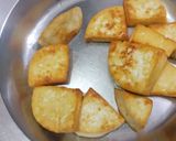 A picture of step 3 of Tahri or spicy pulav.