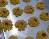 Foto langkah ke 4 dari resep Kue Semprit.