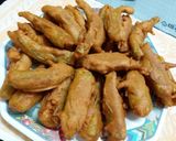 A picture of step 6 of Chilli Bhajji/Deep Fried Peppers.