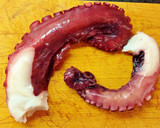 Foto del paso 1 de la receta: Tapa de Pulpo con langostinos al pimentón