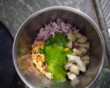 A picture of step 3 of Chatapata Bhel.