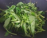 Foto langkah ke 7 dari resep Tumis Bunga Pepaya dan Kangkung Khas Manado.