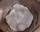 Foto del paso 2 de la receta: Pizza de boloñesa con albahaca