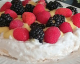 Foto del paso 11 de la receta: Pavlova con crema de naranja y frutos rojos