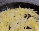 A picture of step 2 of Chicken Breast with Onions and White Wine 👩🍳❤️.
