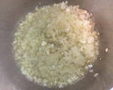 Foto del paso 2 de la receta: Chipirones en salsa con refrito de patatas y piñones
