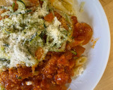 Foto del paso 4 de la receta: Pasta con espaguetis de calabacín y salsa boloñesa
