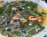 Hình bước làm 3 của món Cơm nhà với chả cá và cải bó xôi