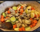 Une image de l'étape 2 de Blanquette de veau revisitée aux poireaux champignons carottes citron et Porto blanc.