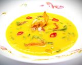 Foto del passaggio 4 della ricetta Vellutata di zucca con fiori di zucca e zenzero