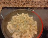 Foto del paso 2 de la receta: Espaguetis con langostinos al ajillo