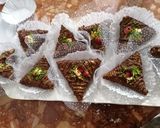 Une image de l'étape 8 de Samsa avec les feuilles de bricks farcies aux amandes.