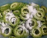 Foto langkah ke 1 dari resep Pare Cabe Garam.
