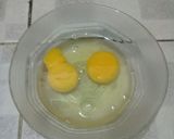 Foto langkah ke 2 dari resep Omlet Mie Telur.