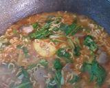 Foto langkah ke 3 dari resep Mie Instan Berkuah Bumbu Spesial.