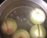 A picture of step 2 of Stuffed onion.