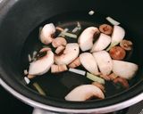 Hình bước làm 3 của món 🌱 Canh Chua Bắp Chuối & Nấm Chay (Vegan)