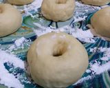 Foto langkah ke 2 dari resep Donat Santan Topping Kelapa.