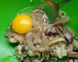 Foto del paso 3 de la receta: Tortilla de verdura, pollo y hongos (al horno)