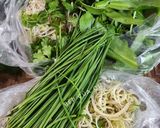 A picture of step 3 of Mi Quang Chicken Drumstick Noodles.