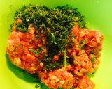 Hình bước làm 1 của món Bò trộn lá đinh lăng cuốn