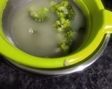 A picture of step 5 of Broccoli almonds creamy soup.