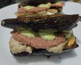 Foto del paso 9 de la receta: "Sándwich" de berenjena🍆, morradela, salchicha y queso🧀🥩🍗