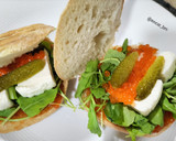 Foto del paso 5 de la receta: Chapatina de rúcula y queso fresco con perlas de salmón
