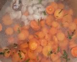 Foto langkah ke 3 dari resep Sayur oyong bening dan soun ala upie.