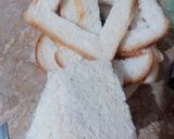 A picture of step 2 of Cheesy Bread Omlette.