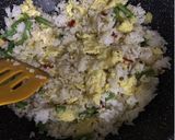 Gambar langkah 4 resipi Nasi Goreng Telur Express.
