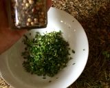 Foto del paso 2 de la receta: Lomo de cerdo con costra de pimientas y tomillo y reducción de balsámico