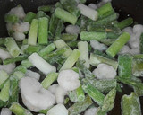 Foto del paso 2 de la receta: Hojaldre con espárragos y ajos